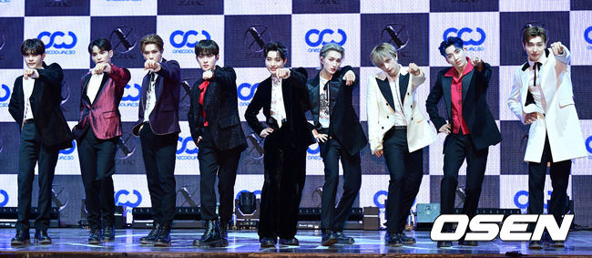 소디엑(렉스, 현식, 범수, 웨인, 씽, 다빈, 자얀, 규민, 리오)가 포토타임을 하고 있다. 2023.04.25 /jpnews@osen.co.kr