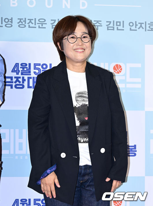 28일 오후 서울 용산구 CGV용산아이파크몰에서 영화 '리바운드(감독 장항준)’  VIP시사회가 열렸다.개그맨 송은이가 포토타임을 가지고 있다. 2023.04.03 /sunday@osen.co.kr