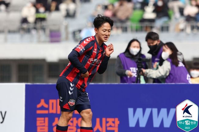 [사진] 지난해 대구FC를 상대로 K리그 데뷔골을 터트린 이승우 / 한국프로축구연맹 제공.