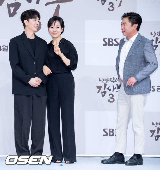 제작발표회에서 배우 윤나무, 진경, 임원희가 포즈를 취하고 있다. 2023.04.26 / rumi@osen.co.kr