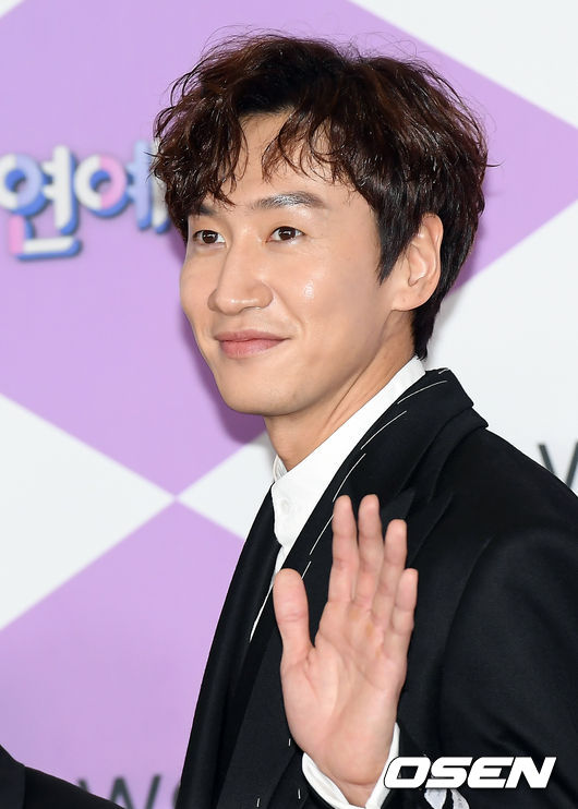 배우 이광수가 포즈를 취하고 있다. /cej@osen.co.kr