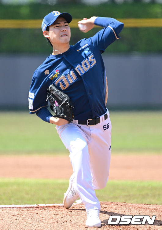 27일 경산 삼성라이온즈볼파크에서 ‘2023 KBO 퓨처스리그’ 삼성 라이온즈와 NC 다이노스의 경기가 열렸다.1회말 NC 선발 정구범이 마운드에 올라 힘차게 공을 뿌리고 있다. 2023.04.27 /ksl0919@osen.co.kr