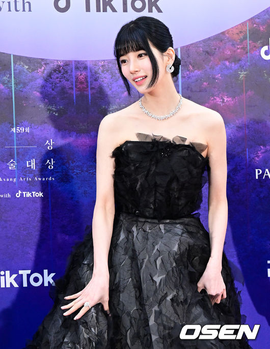 배우 수지가 레드카펫을 밟고 있다. 2023.04.28 /jpnews@osen.co.kr