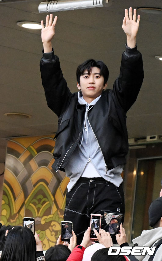 경기를 마치고 가수 임영웅이 인사를 하고 있다. 2023.04.08 /rumi@osen.co.kr