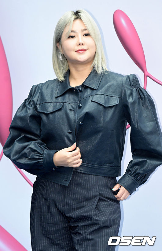  15일 서울 중구 동대문디자인플라자(DDP)에서 2023 F/W 서울패션위크 ‘라이’ 컬렉션 포토콜 행사가 열렸다.가수 솔비가 포즈를 취하고 있다. 2023.03.15 /cej@osen.co.kr
