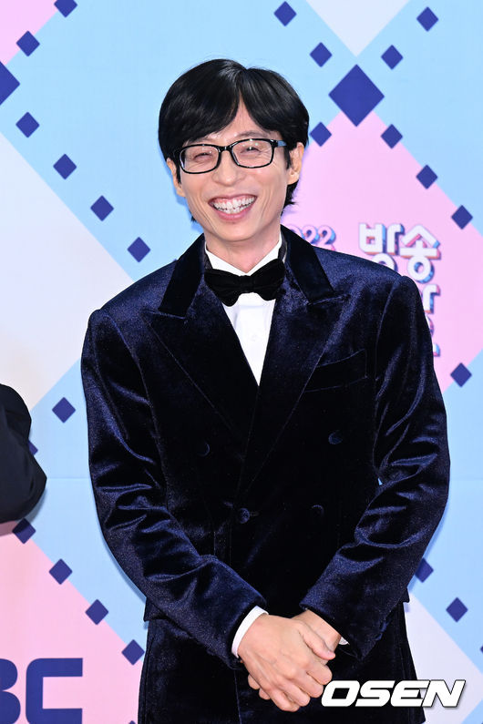 29일 오후 서울 상암 MBC 미디어센터에서 2022 MBC 방송연예대상 레드카펫 행사가 진행됐다.방송인 유재석이 레드카펫을 밟고 있다. 2022.12.29 /sunday@osen.co.kr