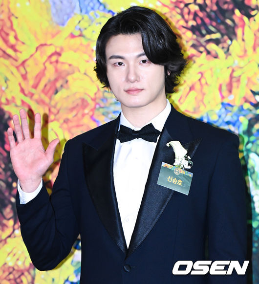 2일 오후 서울 여의도 콘래드 서울에서 '2023 브랜드 고객충성도 대상' 시상식이 열렸다.행사에 앞서 포토월에서 배우 신승호가 포즈를 취하고 있다. 2023.05.02 / hyun309@osen.co.kr