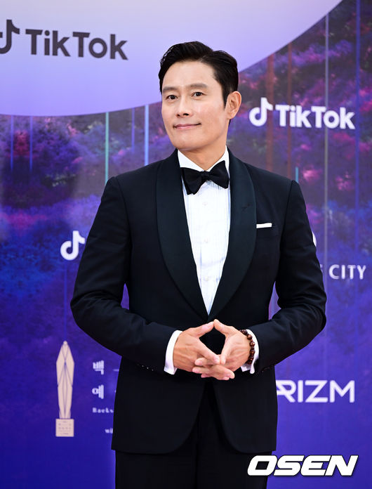 28일 오후 인천 중구 운서동 파라다이스시티에서 제59회 백상예술대상이 열렸다.<br /><br />배우 이병헌이 레드카펫을 밟고 있다. 2023.04.28 /jpnews@osen.co.kr