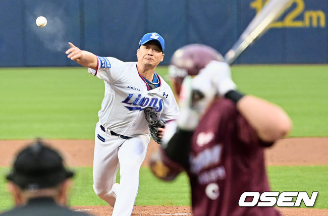 삼성 라이온즈 선발투수 오승환이 1회초 선두타자 이정후를 투수 앞 땅볼로 처리하고 있다. 2023.05.03 / foto0307@osen.co.kr