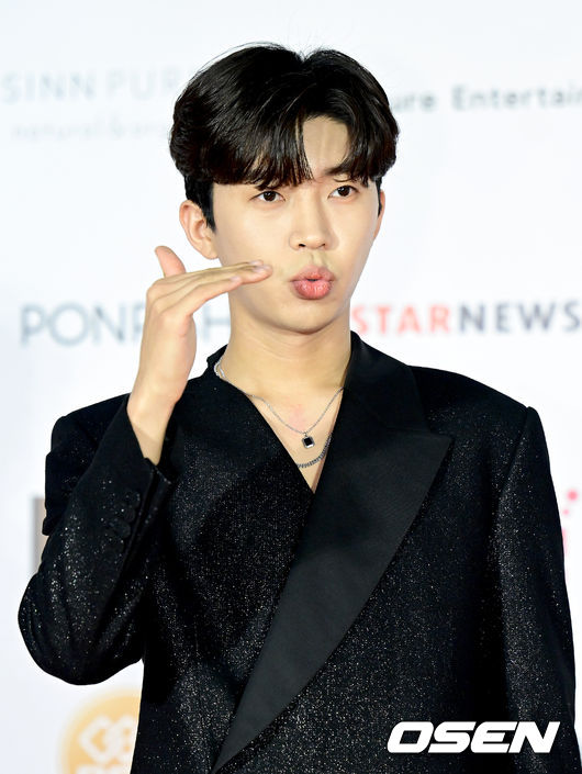 13일 오후(현지시간) 일본 나고야시 종합체육관에서 '2022 Asia Artist Awards IN JAPAN’ 레드카펫 행사가 진행됐다.가수 임영웅이 포즈를 취하고 있다. 2022.12.13 /ksl0919@osen.co.kr