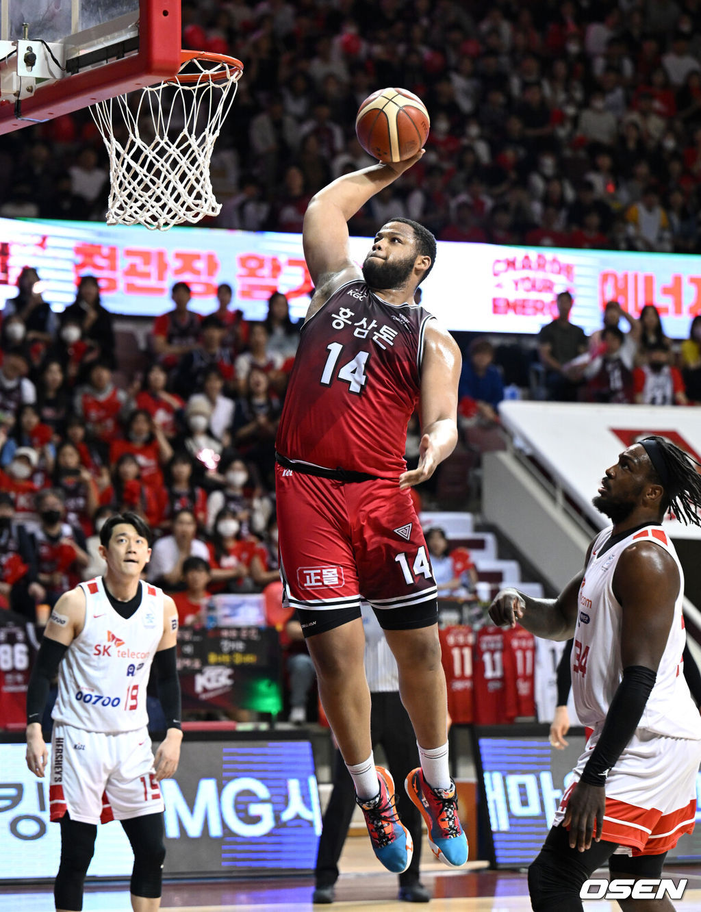 7일 오후 경기 안양체육관에서 2022-23 SKT 에이닷 프로농구 챔피언결정전 7차전이 열렸다.1쿼터 KGC 스펠맨이 덩크슛을 시도하고 있다. 2023스05.07 /sunday@osen.co.kr