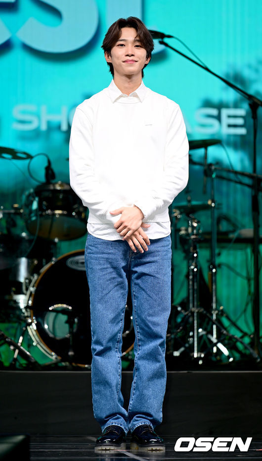 17일 오후 서울 광진구 예스24라이브홀에서 그룹 엔플라잉(N.Flying)의 여덟 번째 미니 앨범 ‘Dearest’ 쇼케이스가 열렸다. 엔플라잉 서동성이 포토타임을 갖고 있다. 2022.10.17 /ksl0919@osen.co.kr