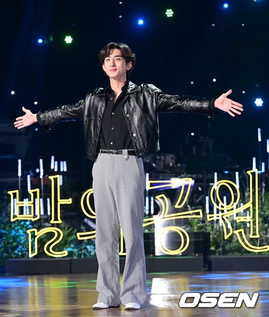 9일 오후 서울 여의도 KBS 신관에서 뮤직토크쇼 ‘더 시즌즈-최정훈의 밤의 공원’ 제작발표회가 열렸다.그룹 잔나비 최정훈이 포토타임을 하고 있다. 2023.05.09 / dreamer@osen.co.kr