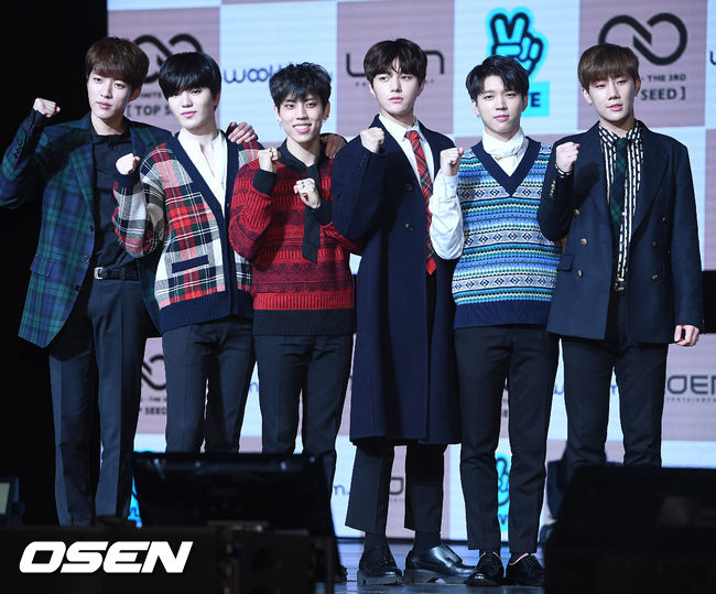 인피니트 멤버들이 무대 위에서 포토타임을 갖고 있다./rumi@osen.co.kr