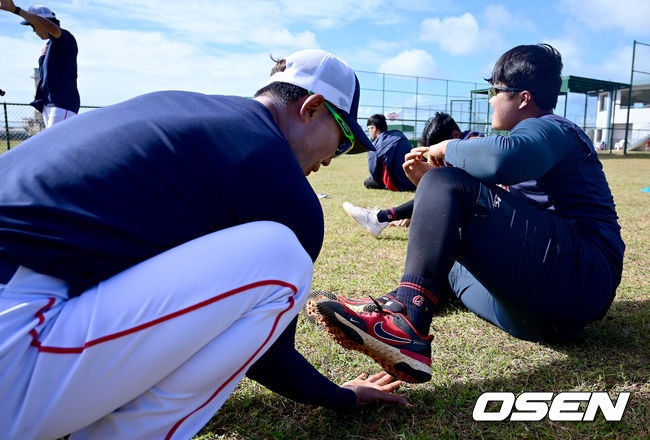 6일 오전(현지시간) 괌 데데도 스포츠 컴플랙스(Dededo Sports Complex)에서 롯데 자이언츠의 2023시즌 스프링캠프가 진행됐다.롯데는 이번 시즌 FA 시장에서 유강남(4년 80억 원), 노진혁(4년 50억 원), 한현희(3+1년 40억 원)를 영입했고 방출선수 시장에서도 투수 김상수, 윤명준, 차우찬, 포수 이정훈, 외야수 안권수 등을 영입, 뎁스를 대폭 확충했다. 롯데 한동희가 컨디션이 훈련을 하고 있다. 2023.02.03 /ksl0919@osen.co.kr