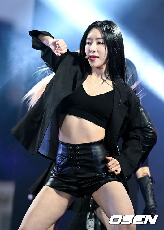 7일 오후 서울 강남구 코엑스 동측광장에서 '2023 강남뮤직페스티벌’(G-KPOP CONCERT)이 열렸다.드림캐쳐 수아가 멋진 무대를 선보이고 있다. 2023.05.07 /cej@osen.co.kr