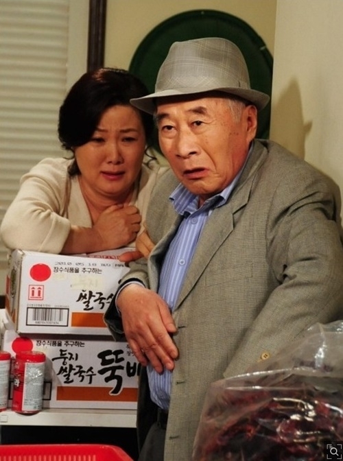 [사진=SBS 제공] 드라마 '인생은 아름다워' 속 배우 최정훈(오른쪽)의 모습.