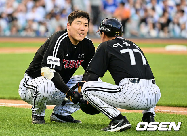 LG 트윈스 김현수가 6회초 2사 1, 2루 우익수 플라이아웃을 당하고 아쉬워하고 있다. 2023.05.13 / foto0307@osen.co.kr