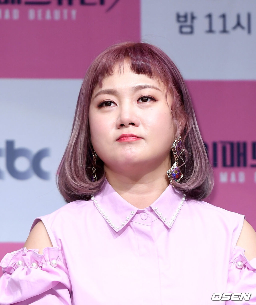 26일 오후 서울 마포구 JTBC사옥에서 JTBC4 예능 '마이 매드 뷰티3' 제작발표회가 열렸다.개그우먼 박나래가 취재진의 질문을 듣고 있다./sunday@osen.co.kr