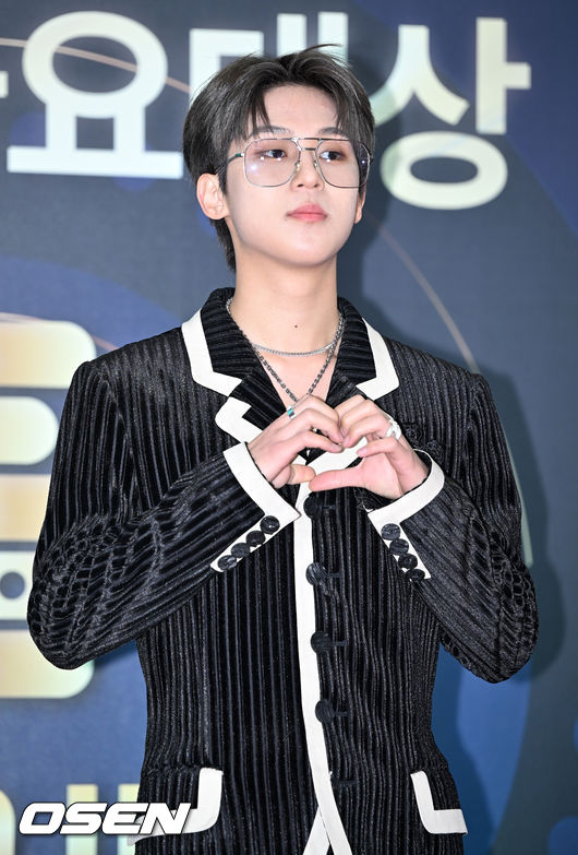가수 빅나티가 입장하며 포즈를 취하고 있다. 2023.01.19 /rumi@osen.co.kr