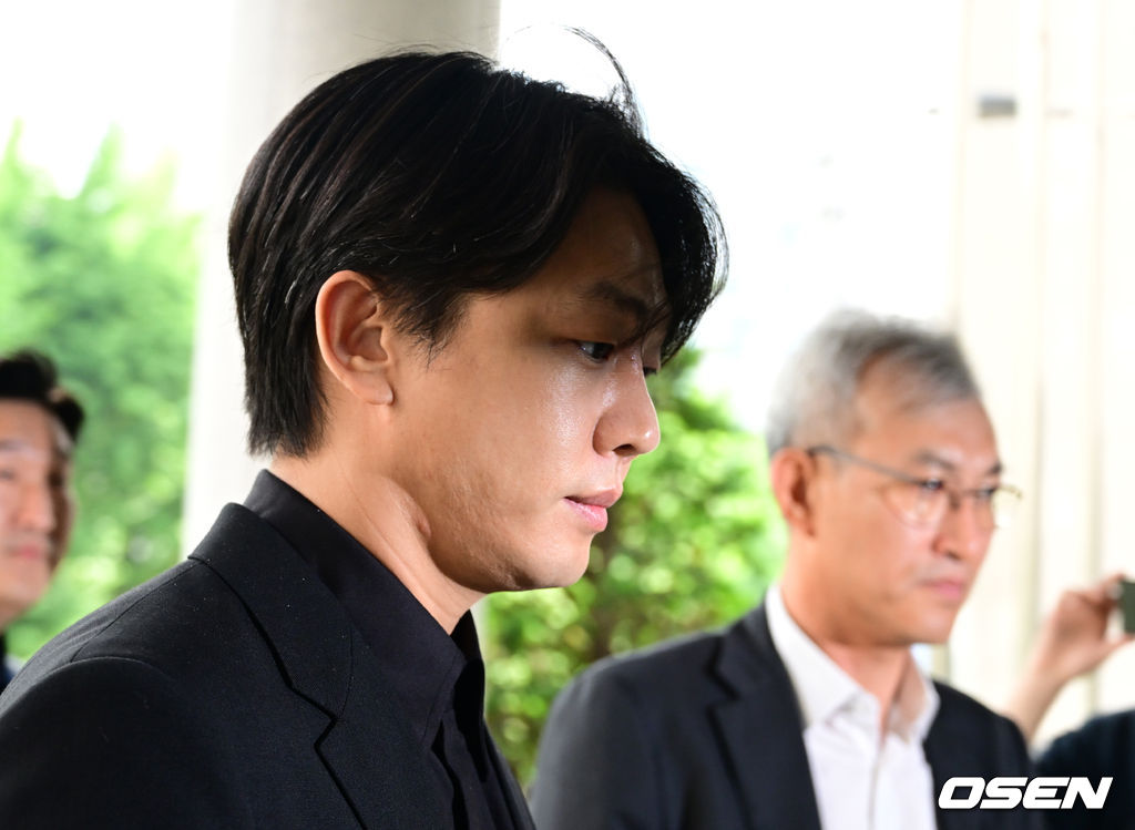 배우 유아인이 경찰청으로 들어서고 있다. 2023.05.16 /ksl0919@osen.co.kr