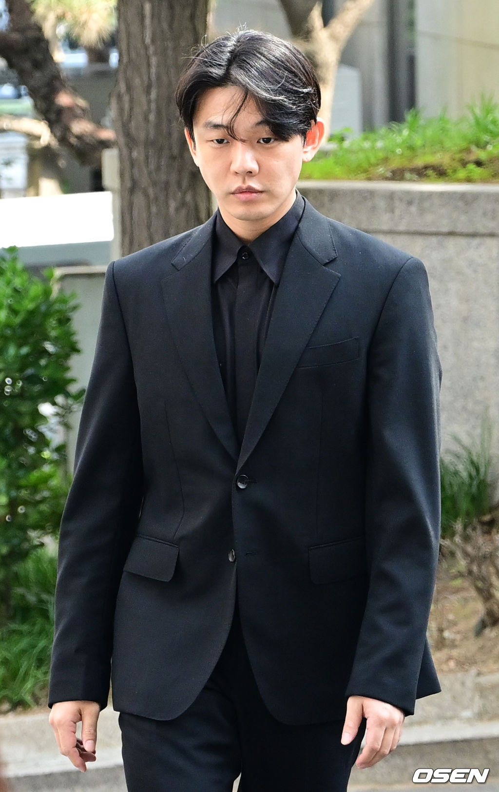 배우 유아인이 경찰청으로 들어서고 있다. 2023.05.16 /ksl0919@osen.co.kr