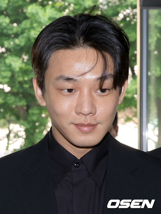 배우 유아인이 경찰청으로 들어서고 있다. 2023.05.16 /ksl0919@osen.co.kr