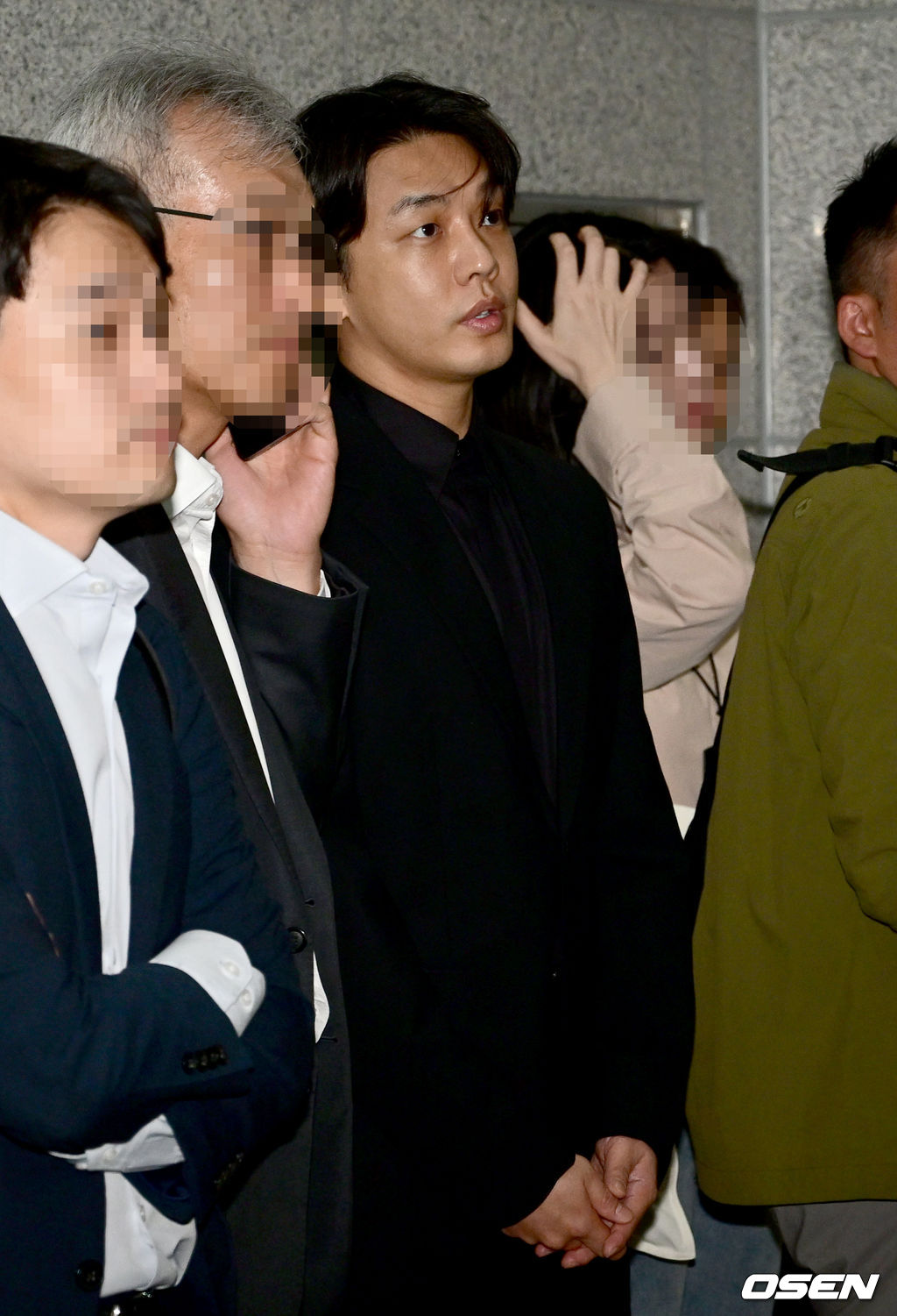 배우 유아인이 경찰청으로 들어서고 있다. 2023.05.16 /ksl0919@osen.co.kr