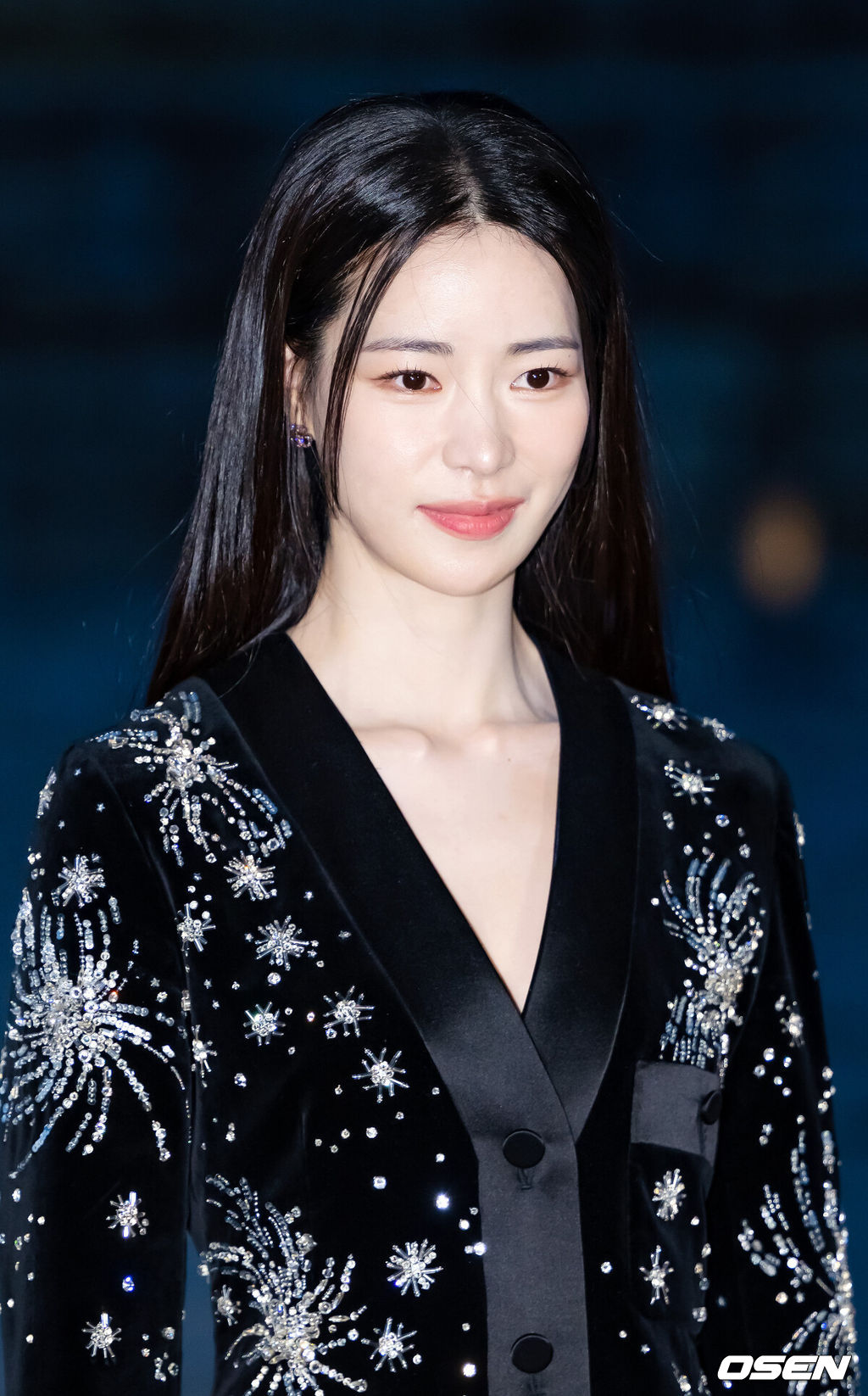 16일 오후 서울 종로구 경복궁 근정전 입구에서 구찌 2024 크루즈 패션쇼 포토콜 행사가 열렸다.배우 임지연이 입장하며 포즈를 취하고 있다. 2023.05.16 /rumi@osen.co.kr