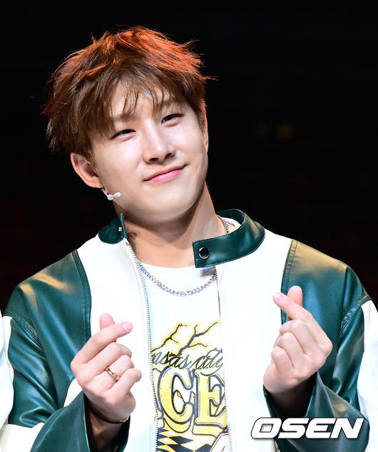 아스트로 진진이 포토타임을 하고 있다. 2023.05.17 /jpnews@osen.co.kr