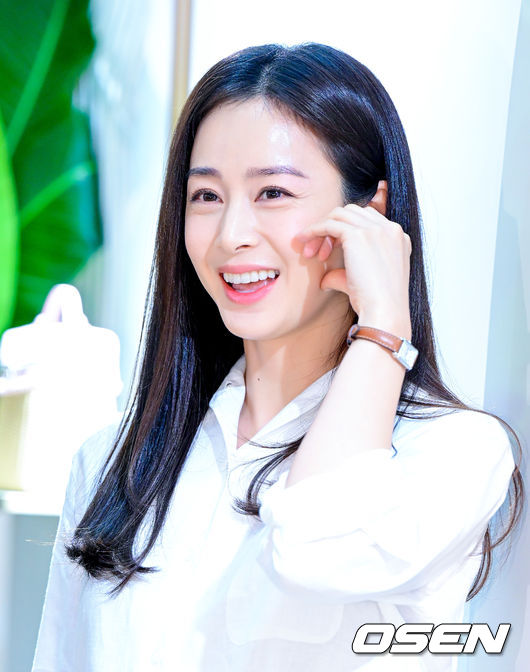 18일 오후 서울 서초구 반포동 신세계백화점 강남점에서 로로피아나 포토월 행사가 열렸다.