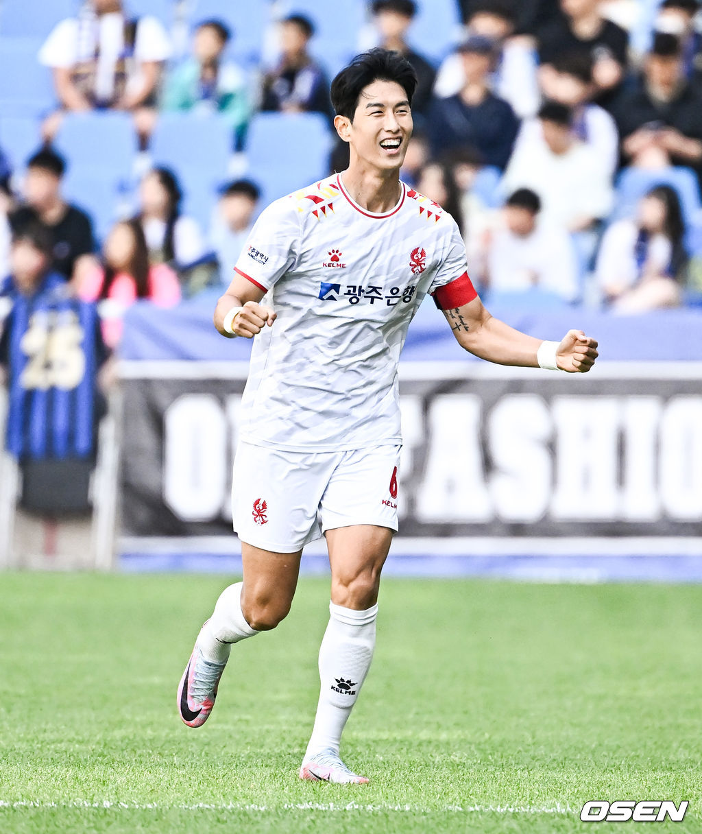 20일 오후 인천축구전용경기장에서 ‘하나원큐 K리그 2023 14라운드’ 인천UTD와 광주FC의 경기가 진행됐다.전반 광주FC 안영규가 선제골을 넣은뒤 기뻐하고 있다. 2023.05.20 / soul1014@osen.co.kr