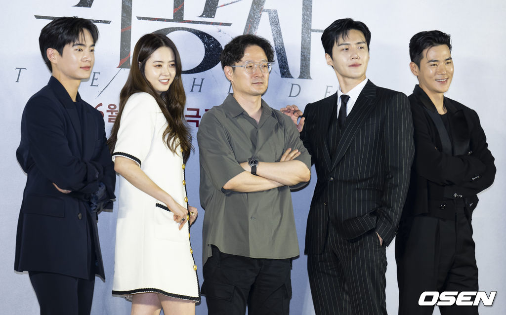 22일 오전 서울 광진구 롯데시네마 건대입구에서 영화 ‘귀공자’ 제작보고회가 열렸다. 배우 강태주, 고아라, 박훈정 감독, 김선호, 김강우가 포토타임을 갖고 있다. 2023.0.5.22 /ksl0919@osen.co.kr