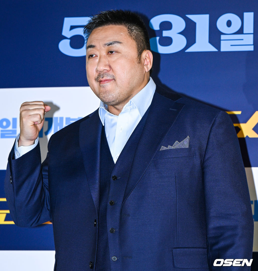 22일 오후 서울 강남구 삼성동 코엑스 메가박스에서 영화 ‘범죄도시3’(감독 이상용) 언론시사회가 진쟁됐다. 영화 ‘범죄도시3'는 대체불가 괴물형사 '마석도'(마동석 분)가 서울 광수대로 이동 후, 신종 마약 범죄 사건의 배후인 '주성철'(이준혁 분)과 마약 사건에 연루된 또 다른 빌런 '리키'(아오키 무네타카 분)를 잡기 위해 펼치는 통쾌한 범죄 소탕 작전을 그린 영화로 오는 31일 개봉된다. 배우 마동석이 포즈를 취하고 있다. 2023.05.22 / hyun309@osen.co.kr