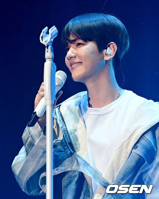 23일 오후 서울 잠실 종합운동장 주경기장에서 ‘2023 러브썸 페스티벌 - 불편한 편의점’ 행사가 열렸다. 엑소 백현이 멋진 공연을 펼치고 있다. 2023.04.23 /ksl0919@osen.co.kr