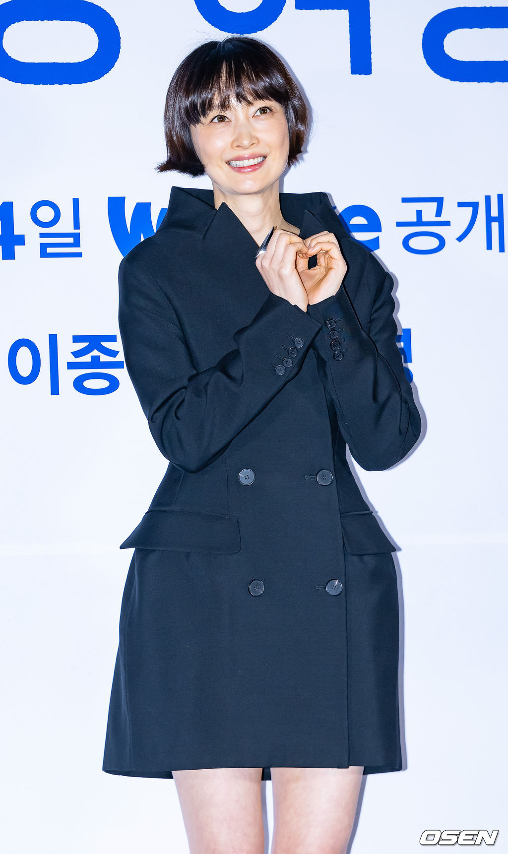 23일 오후 서울 용산구 한강로 CGV 용산아이파크몰에서 웨이브 드라마 '박하경 여행기' 언론시사간담회가 열렸다. 배우 이나영이 입장하며 포토타임을 갖고 있다. 2023.05.23 / rumi@osen.co.kr