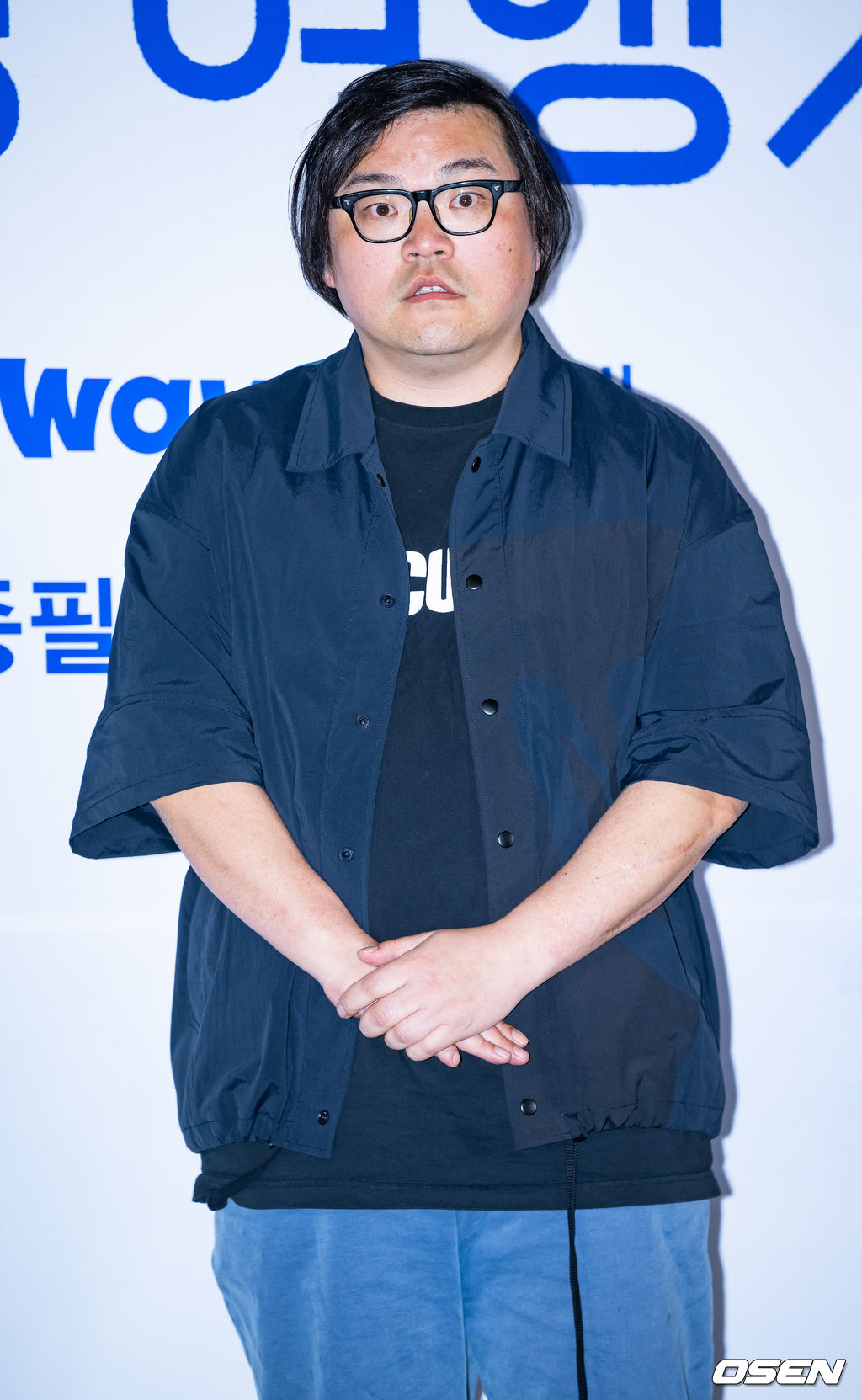 23일 오후 서울 용산구 한강로 CGV 용산아이파크몰에서 웨이브 드라마 '박하경 여행기' 언론시사간담회가 열렸다. 이종필 감독이 포토타임을 갖고 있다.. 2023.05.23 / rumi@osen.co.kr