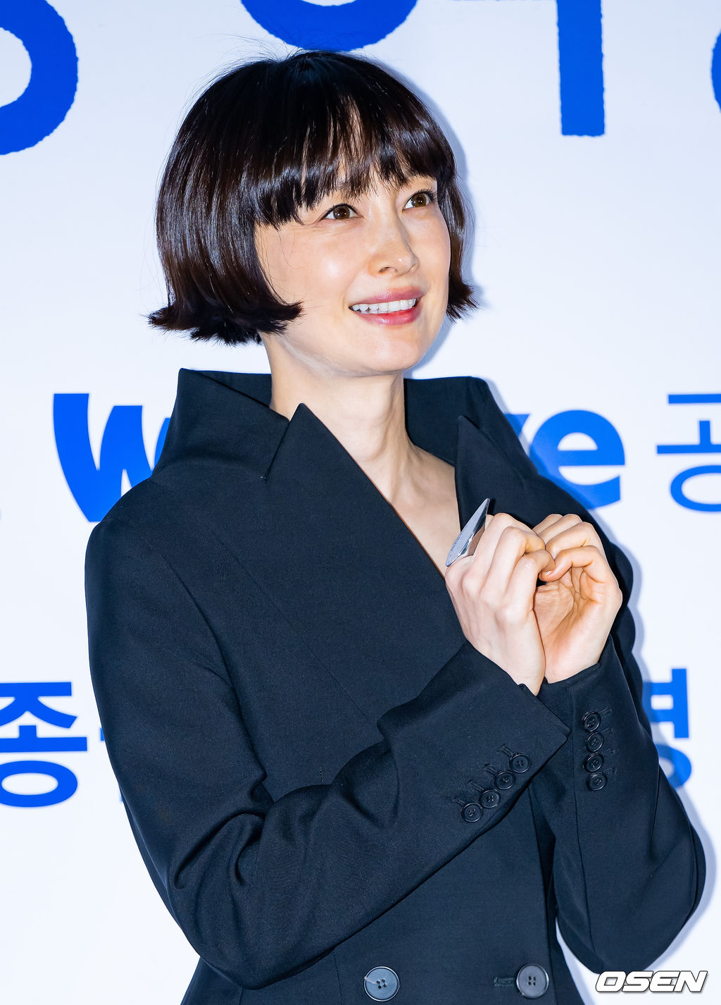 23일 오후 서울 용산구 한강로 CGV 용산아이파크몰에서 웨이브 드라마 '박하경 여행기' 언론시사간담회가 열렸다. 배우 이나영이 입장하며 포토타임을 갖고 있다. 2023.05.23 / rumi@osen.co.kr