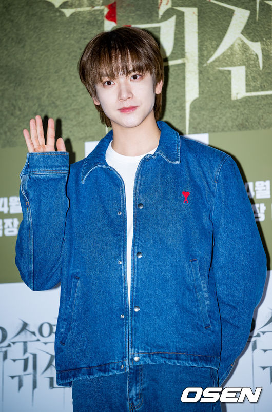 시사회를 마치고 밴드보이그룹 엔플라잉 멤버 겸 배우 김재현이 포토타임을 갖고 있다. 2023.04.12 / rumi@osen.co.kr