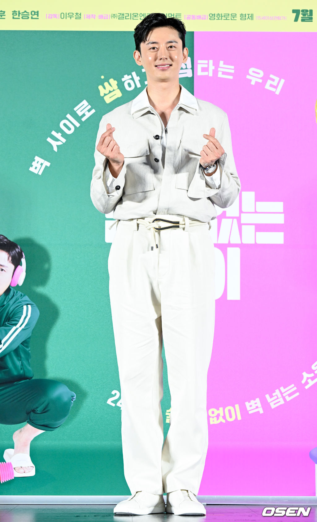 31일 오후 서울 광진구 롯데시네마 건대입구에서 영화 '빈틈없는 사이(감독 이우철)’ 제작보고회가 열렸다. 배우 이지훈이 포즈를 취하고 있다. 2023.05.31 /cej@osen.co.kr