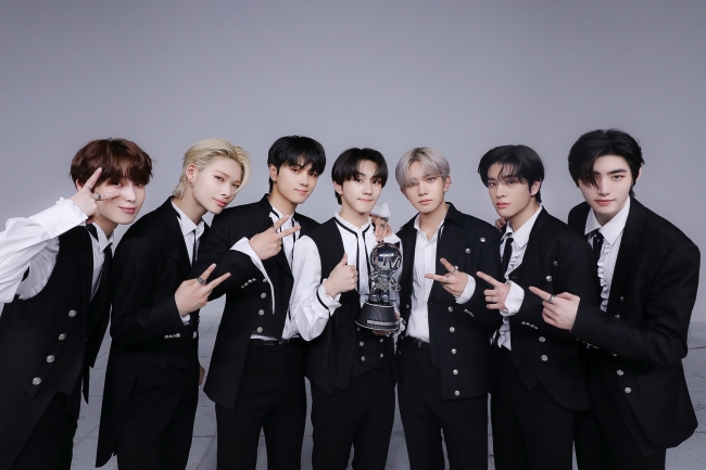 엔하이픈, &apos;Bite Me&apos;로 컴백 첫 1위.."엔진 위해 만든 앨범"