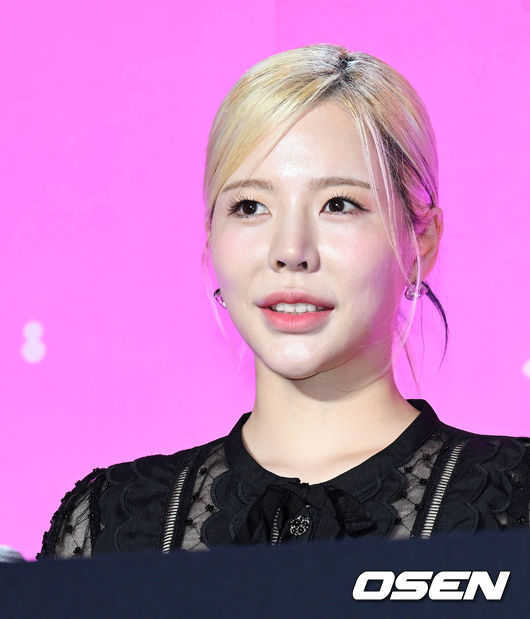 그룹 소녀시대가 5일 오전 서울 강남구 인터컨티넨탈 서울 코엑스에서 데뷔 15주년 기념 정규 7집 ‘FOREVER 1’(포에버 원)’ 발매 기자회견을 가졌다.타이틀 곡 ‘FOREVER 1’은 다이내믹한 전개와 에너제틱한 멜로디가 돋보이는 팝 댄스 곡으로, 소녀시대 특유의 시원한 가창이 마치 페스티벌 현장에 있는 듯한 신나는 분위기를 선사하며, 가사에는 언제 어디서나 힘이 되어주는 소중한 사람들에 대한 영원한 사랑을 표현해 의미를 더했다.소녀시대 써니가 질의응답 시간을 갖고 있다. 2022.08.05 /cej@osen.co.kr