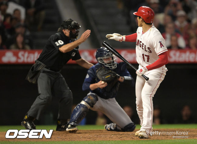 [사진] LA 에인절스 오타니 쇼헤이가 심판의 스트라이크 판정에 아쉬워하고 있다. ⓒGettyimages(무단전재 및 재배포 금지)