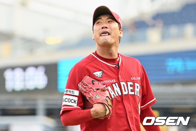 SSG 랜더스 김광현이 4회말 동점을 허용하고 아쉬워하고 있다. 2023.06.11 / foto0307@osen.co.kr