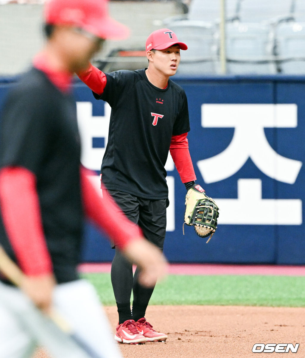 13일 오후 서울 고척스카이돔에서 2023 신한은행 SOL KBO리그 키움 히어로즈와 KIA 타이거즈의 경기가 진행됐다. 경기에 앞서 KIA 최원준이 수비 훈련을 하고 있다 2023.06.13 /  soul1014@osen.co.kr