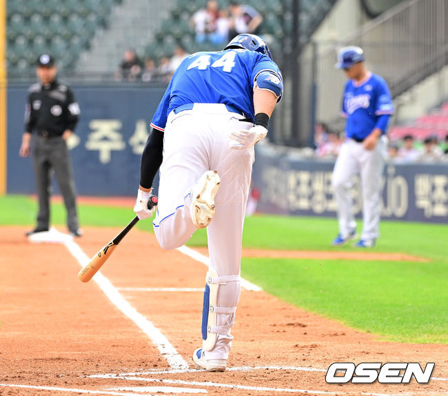 1회초 2사 1, 3루 상황 삼성 오재일이 삼진을 당한 뒤 배트를 내리치며 아쉬워하고 있다. 2023.06.15 / dreamer@osen.co.kr