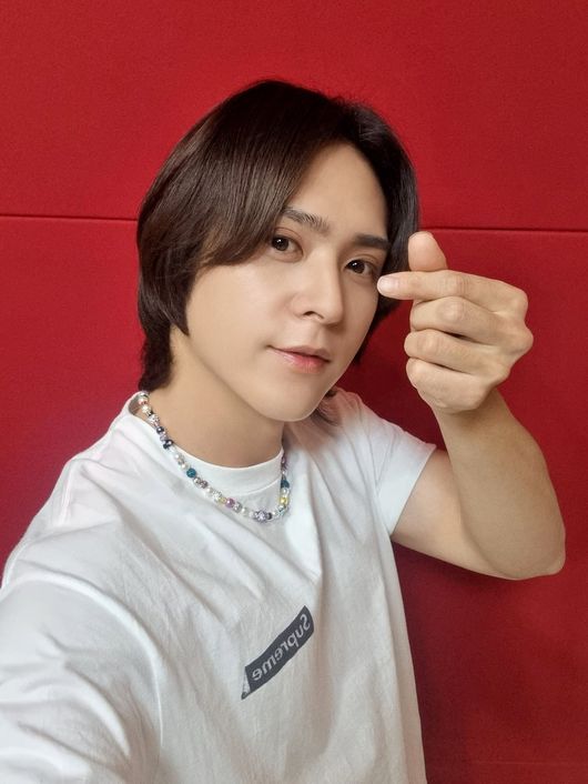 하이라이트 손동운, &apos;키스 더 라디오&apos; 스페셜 DJ 빛냈다...&apos;팔방미인&apos; 인증