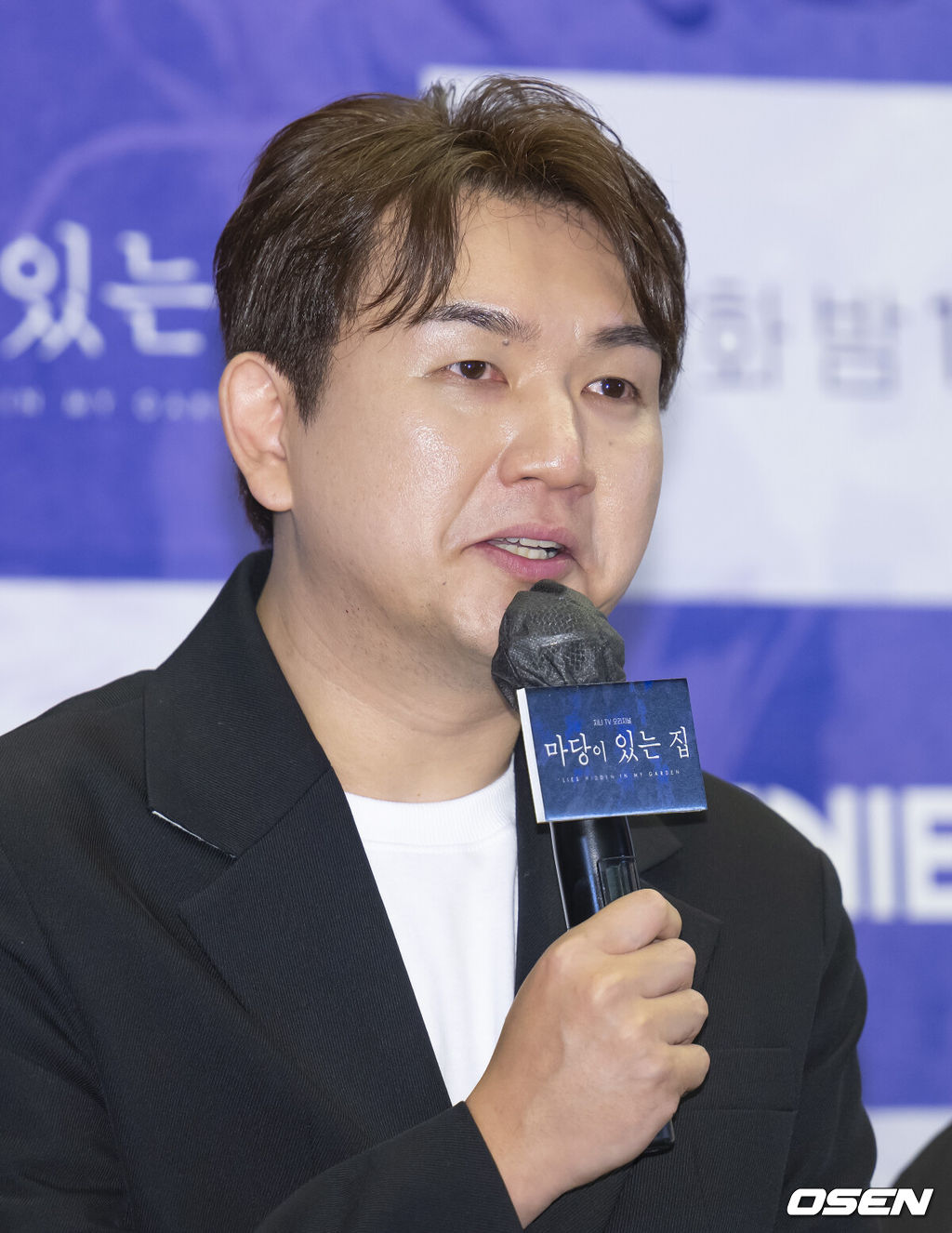 19일 오후 서울 마포구 스탠포드호텔에서지니TV 오리지널 ‘마당이 있는 집’ 제작발표회가 열렸다.정지현 감독이 인사말을 전하고 있다. 2023.06.19 /ksl0919@osen.co.kr