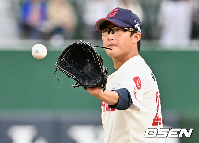 롯데 자이언츠 선발 투수 박세웅이 볼을 받고 있다. 2023.05.25 / foto0307@osen.co.kr