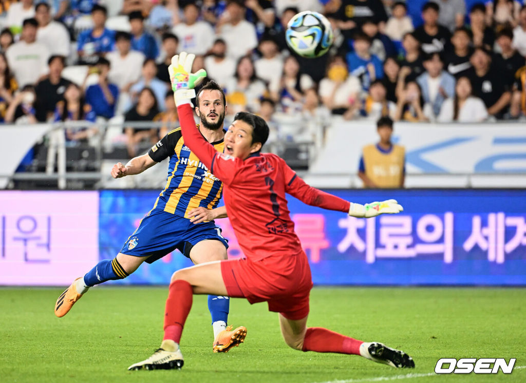 24일 울산 문수축구경기장에서 하나원큐 K리그1 2023 울산 현대와 대구FC의 경기가 열렸다.  울산 현대 바코가 후반 2번째 골을 성공시키고 있다. 2023.06.24 / foto0307@osen.co.kr